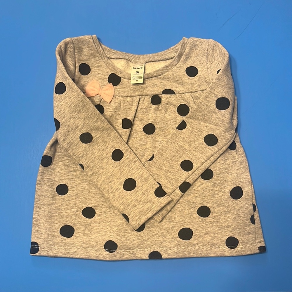 Top gris de forro polar con lunares (talla pequeña) 5t